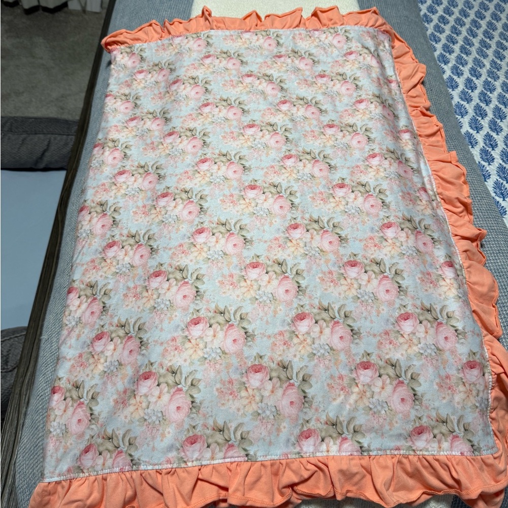 ✨ NWOT Clover Cottage Bamboo Minkey Blanket